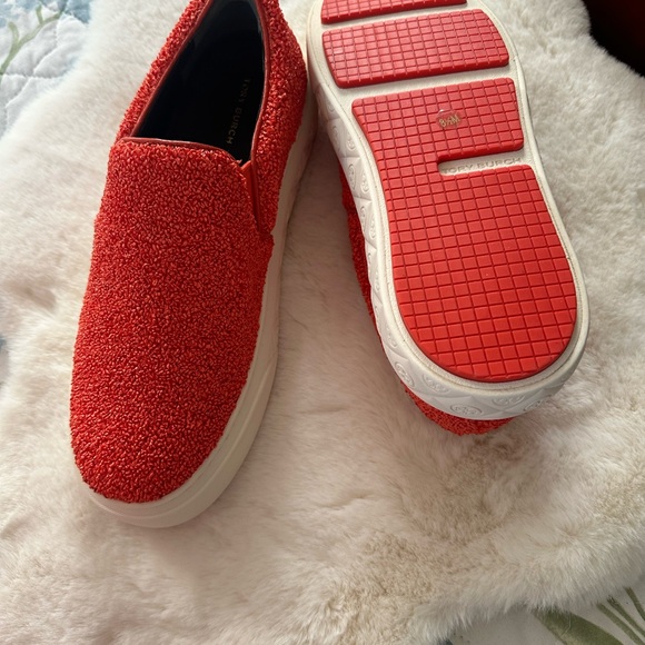 Shoe - Picture 2 of 2